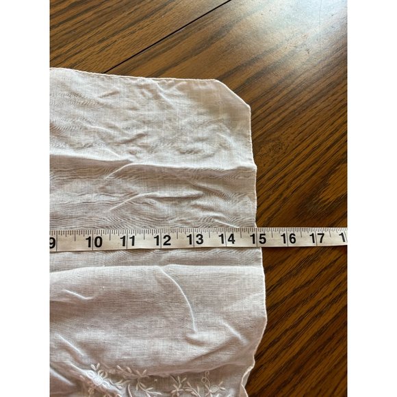 White embroidered handkerchiefs - Picture 5 of 16